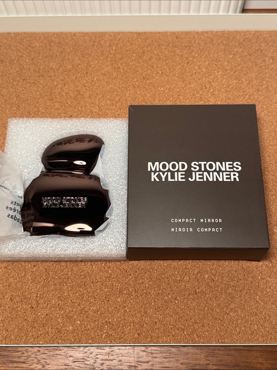 Kylie Jenner Other - Kylie Jenner Mood Stones Compact Mirror - Shiny Black